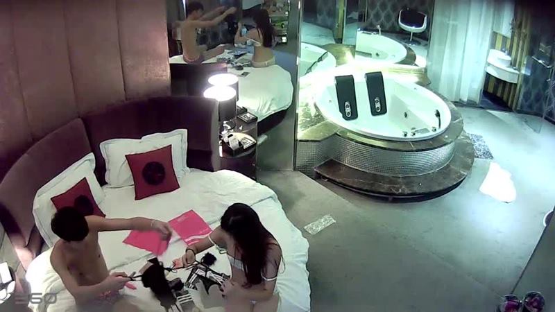 360破解情趣酒店年轻美女和男友玩颜面骑乘这下玩爽了洗完澡再来一炮-有趣BT